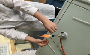 Vom Schüler zum Laboranten: Wie Schülerinnen und Schüler der RHG als Chemielaborant tätig sind